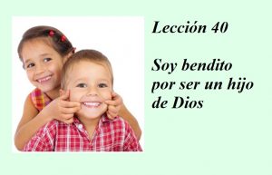 Lección 40 Ucdm foto niña toma cara de niño sonriendo